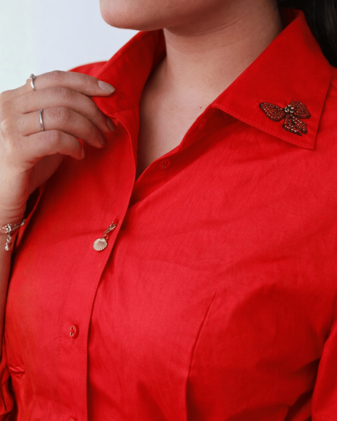 BOW CHARM SHIRT